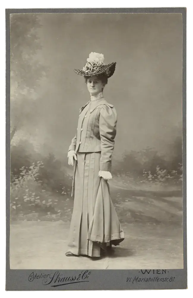 Woman wearing hat 1